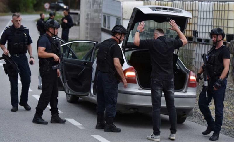 KOSOVA POLİSİ TÜRKİYE'NİN ARADIĞI İKİ KİŞİYİ GÖZALTINA ALDI